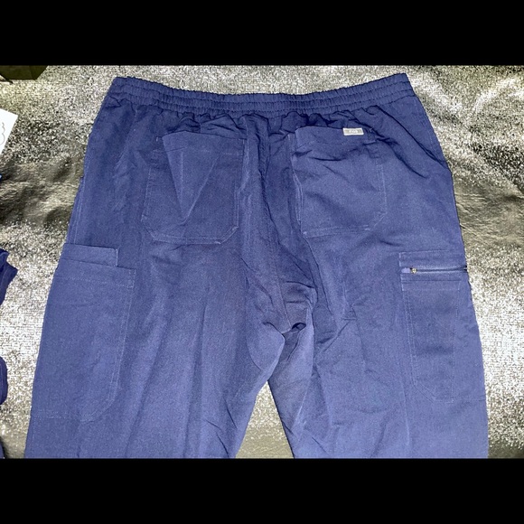 FIGS Navy Blue scrub set size XL - Picture 3 of 6